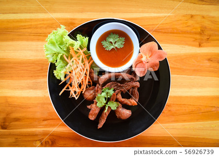 Deep fried beef or pork with sauce and fresh 56926739