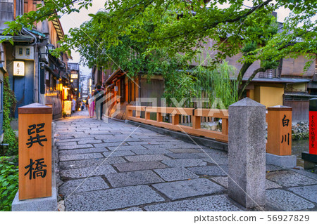 京都祗園在夏天 56927829