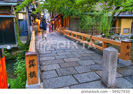 京都祗園在夏天 56927830