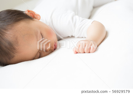 Baby to take a nap 56929579