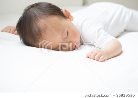 Baby to take a nap 56929580