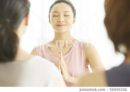 Women sportswear 56930106