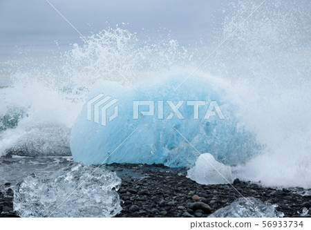 Ice and splashing water at Jokulsarlon glacier 56933734