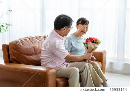 Image of senior couple Image of senior couple 56935154