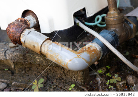 Outdoor water pipe 56935948