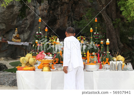 Buddhism and Brahman Sacred Worship Buddhism and Brahman Sacred Worship 56937941