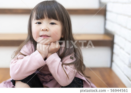 Girl child cute 56944561