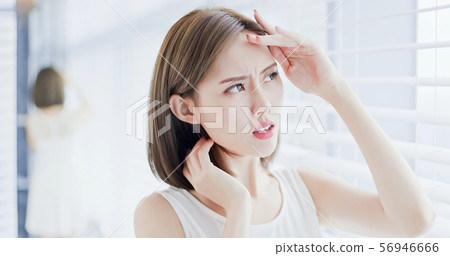 asian woman afraid of suntan asian woman afraid of suntan 56946666
