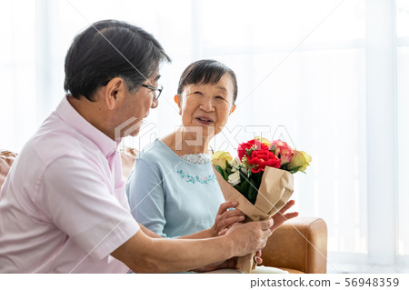 Image of senior couple Image of senior couple 56948359