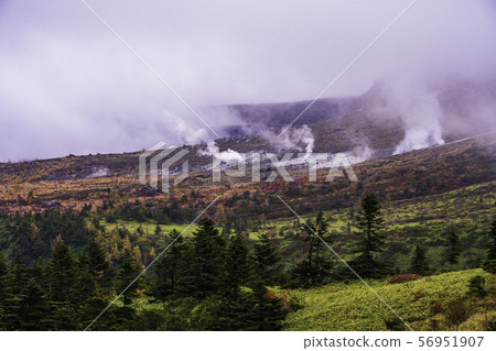 群馬縣 從山田山腳下看到的草津白蘭火山羽 照片素材 圖片 圖庫