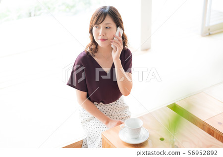 咖啡館女性 咖啡館女性 56952892