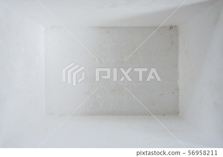Inside view of the dirty foam box . Inside view of the dirty foam box . 56958211