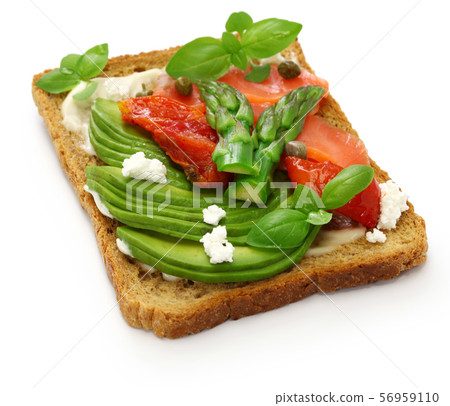 Avocado sandwich 56959110