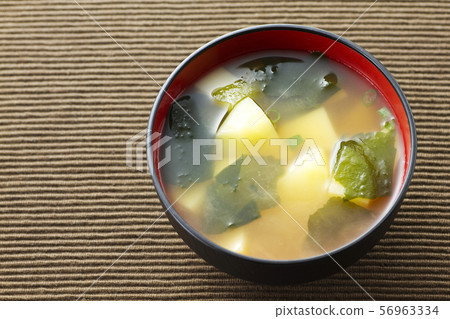 土豆和海藻味噌湯25 土豆和海藻味噌湯25 56963334