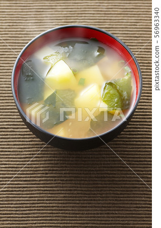 土豆和海藻味噌湯30 土豆和海藻味噌湯30 56963340