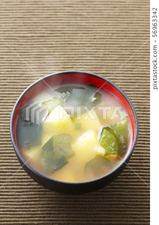 馬鈴薯和海藻味噌湯32 56963342