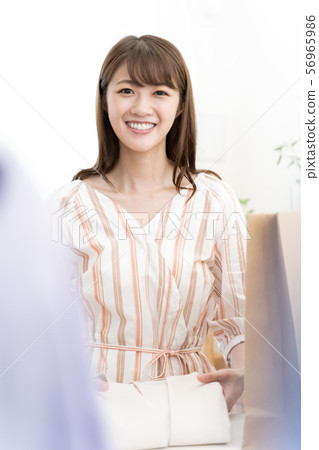 Shop clerk Shop clerk 56965986