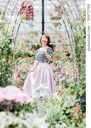 女性肖像 56971769