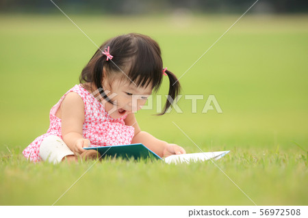 讀書的女孩 56972508