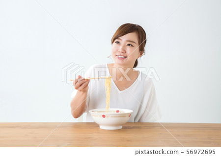 A woman to eat 56972695