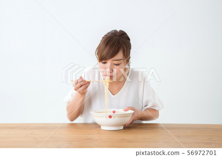 A woman to eat 56972701