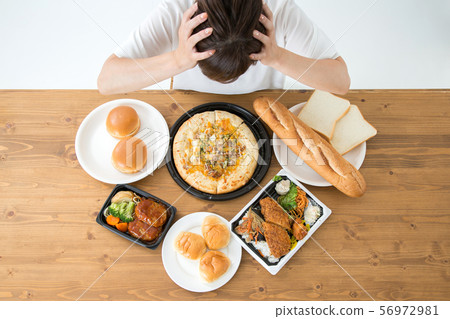 A woman to eat 56972981