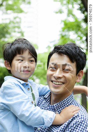 Father holding children Father holding children 56974079