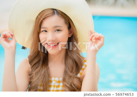 女子游泳池畔 女子游泳池畔 56974653