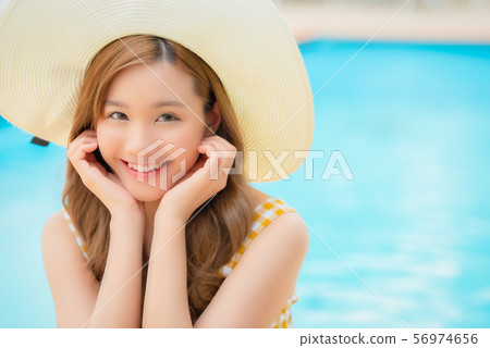 女子游泳池畔 女子游泳池畔 56974656