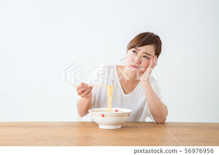 A woman to eat 56976956