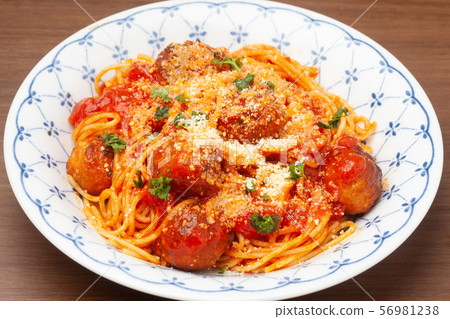 Meatball spaghetti 56981238