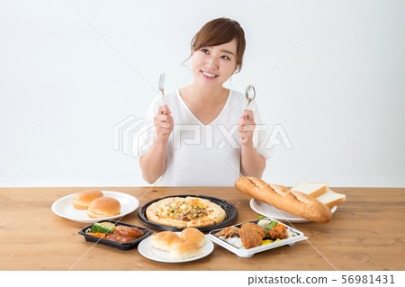 A woman to eat 56981431