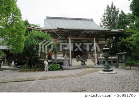 [Shikoku 88 Temples] No. 30 Zenrakuji Main Hall and rainy season sky Kochi City, Kochi Prefecture 56981700