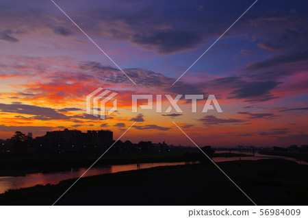 Sunrise from the Tamagawahara Bridge over Chofu City and Inagi City 56984009