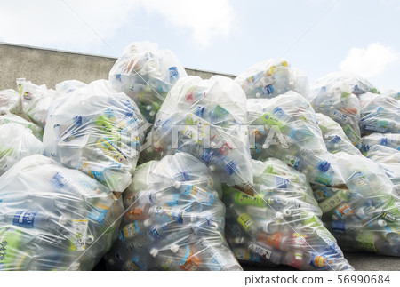 垃圾堆、可回收垃圾、塑膠瓶垃圾、飲用水垃圾、資源回收形像素材 56990684