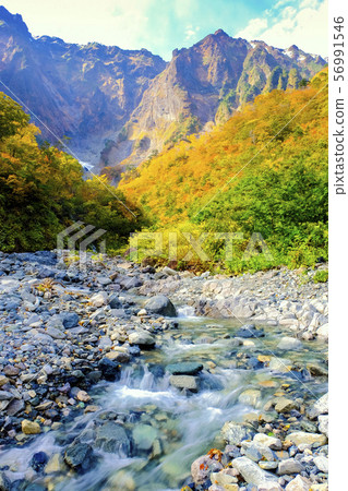 秋葉和Ichinokurazawa（垂直） 56991546