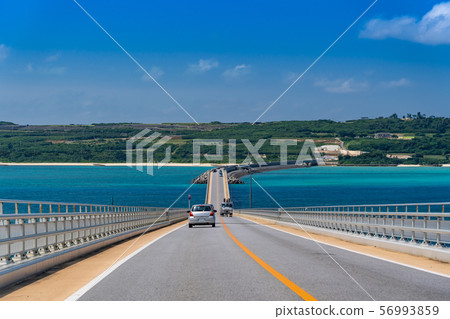 在日本最長的橋樑Irabu Ohashi旅行,Miyakojima,Okinawa 在日本最長的橋樑Irabu Ohashi旅行,Miyakojima,Okinawa 56993859