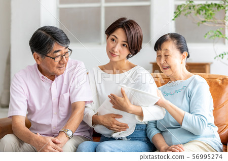 祖父，女兒，祖父 56995274