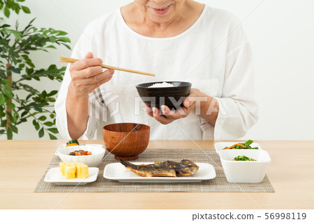 Senior meal 56998119