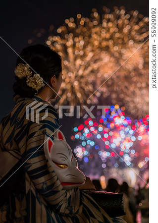 Yukata beauty and fireworks 56999092