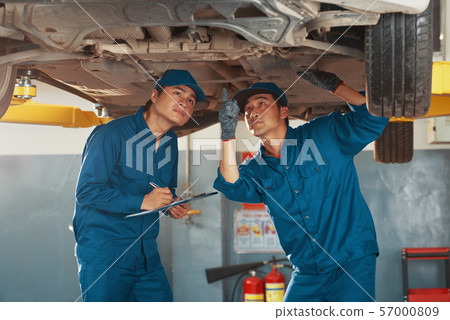 Mechanics inspecting problems 57000809
