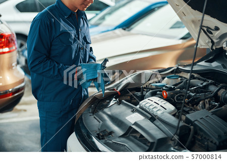 Car mechanic wiping wrench 57000814
