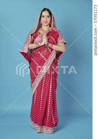 Indian bride in traditional dress Indian bride in traditional dress 57001173