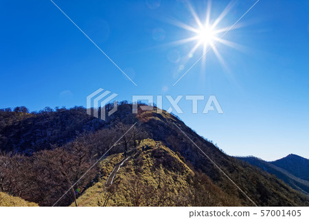 Tanzawa山和Tono山從Fudonomine的臀部向上看 Tanzawa山和Tono山從Fudonomine的臀部向上看 57001405