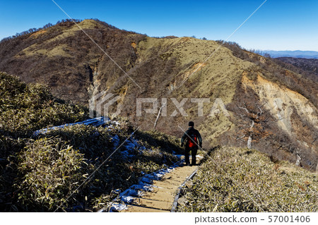 登山者前往Tanzawa山脊線的Fudo-no-mine 57001406