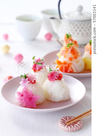 Autumn rice balls 57003141
