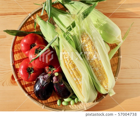 北海道新鮮的夏季蔬菜 北海道新鮮的夏季蔬菜 57004738