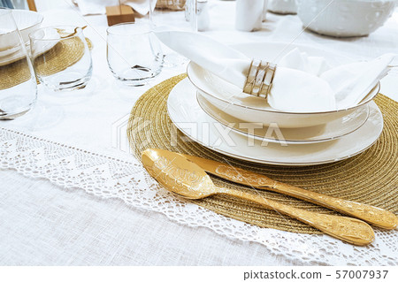 Elegant festive table setting Elegant festive table setting 57007937