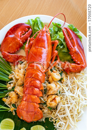 Pad thai lobster 57008720