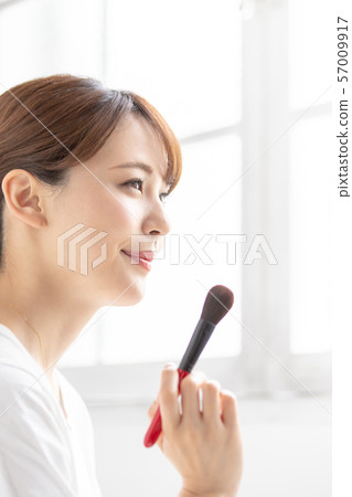 女性化妝圖像 57009917